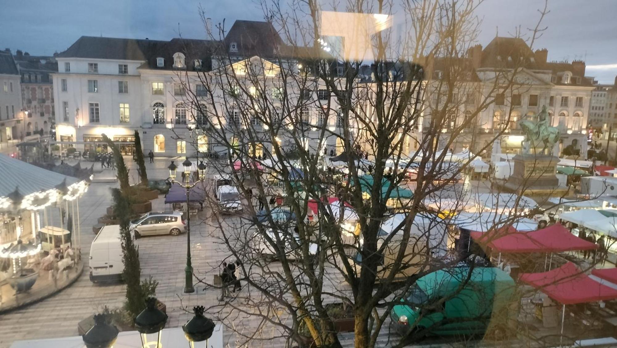 Appartement Avec Belle Vue Sur La Place Du Martroi Orléans Esterno foto